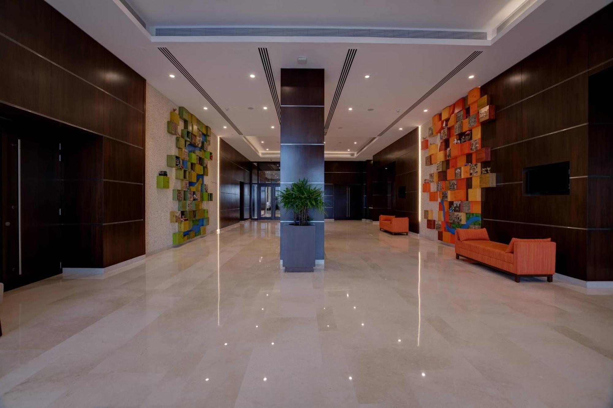 Hotel Courtyard By Marriott Surat Exterior foto