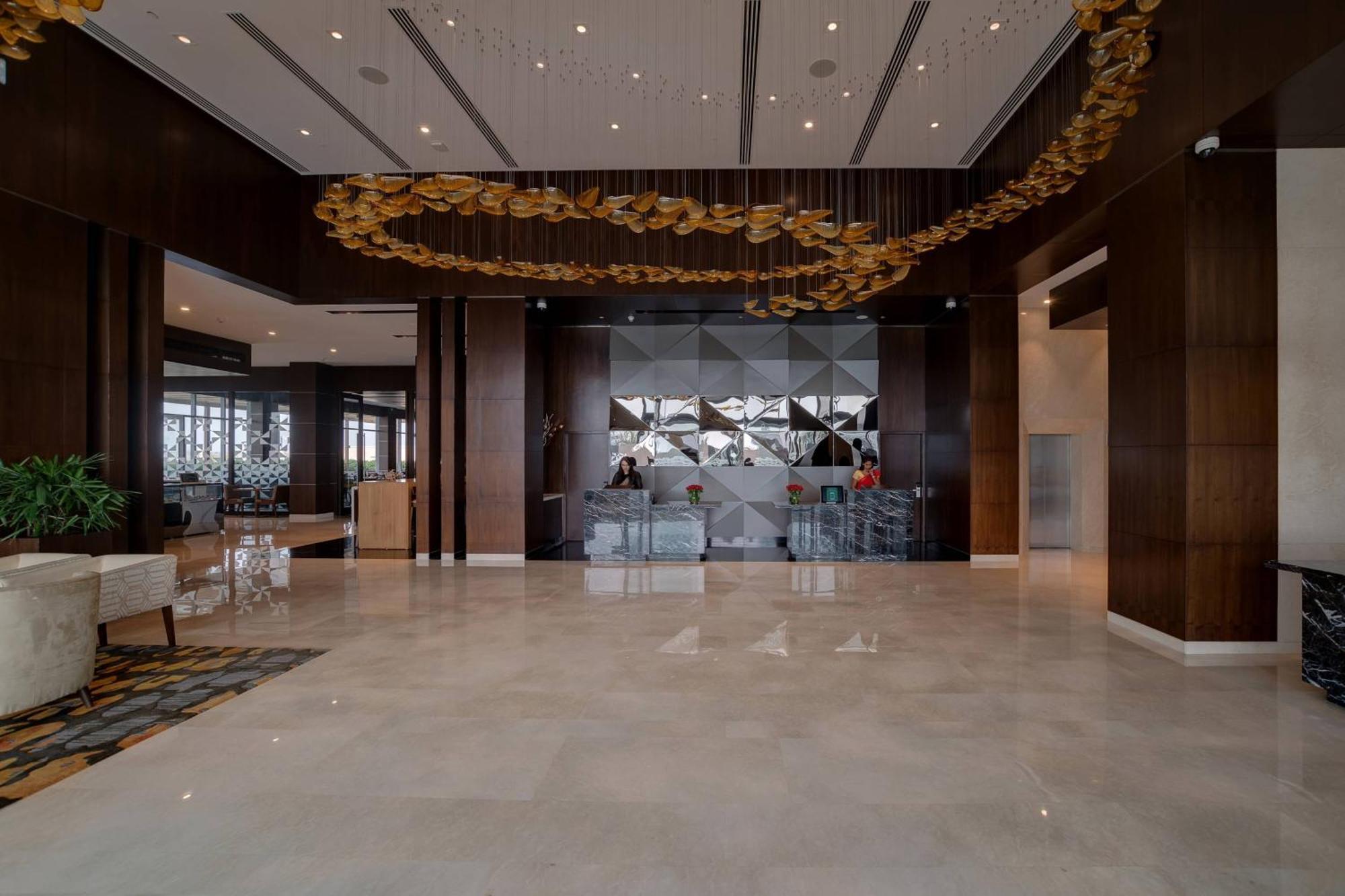 Hotel Courtyard By Marriott Surat Exterior foto