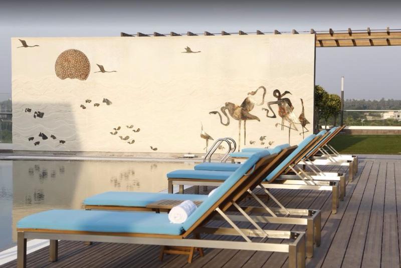 Hotel Courtyard By Marriott Surat Exterior foto
