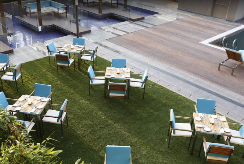 Hotel Courtyard By Marriott Surat Exterior foto
