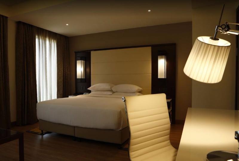 Hotel Courtyard By Marriott Surat Exterior foto