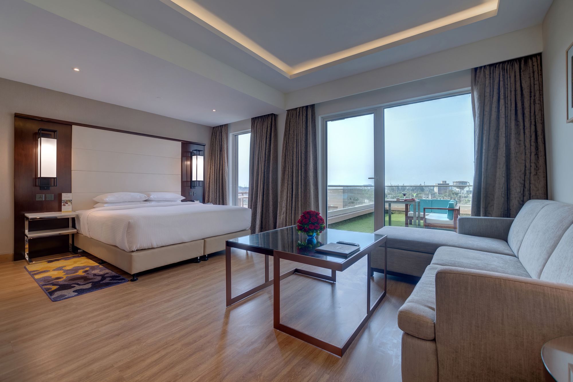 Hotel Courtyard By Marriott Surat Exterior foto